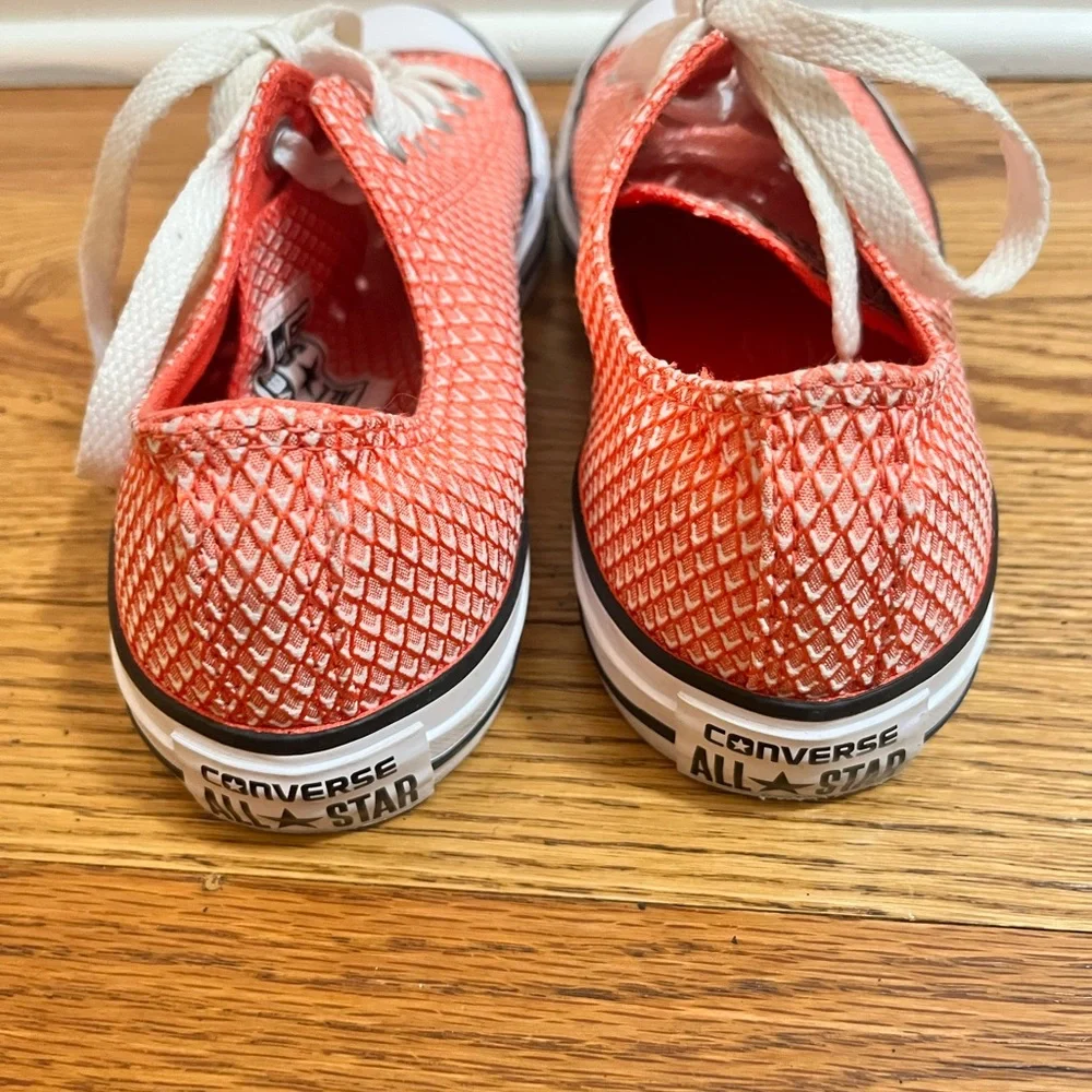 Converse Chuck Taylor’s in Coral